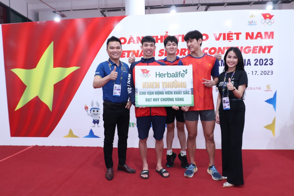 Herbalife Việt Nam thưởng nóng cho các vận động viên đạt Huy chương Vàng đầu tiên
