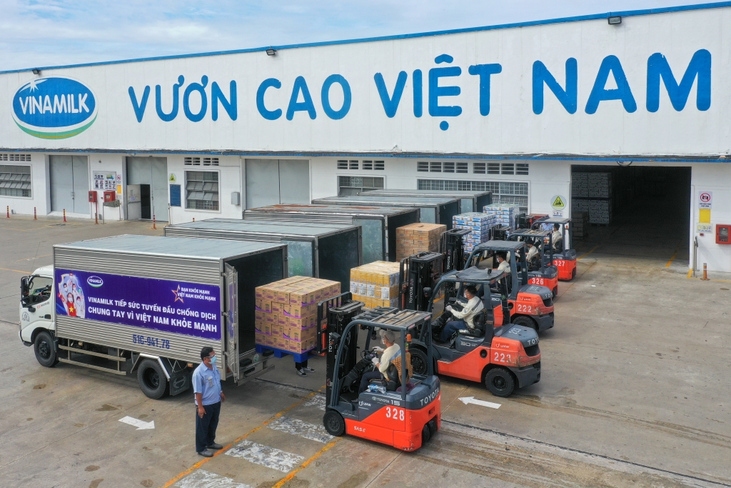 Vượt trở ngại Covid, Vinamilk vẫn đảm bảo sản xuất, cung ứng để kịp thời tiếp sức lực lượng tuyến đầu và cộng đồng