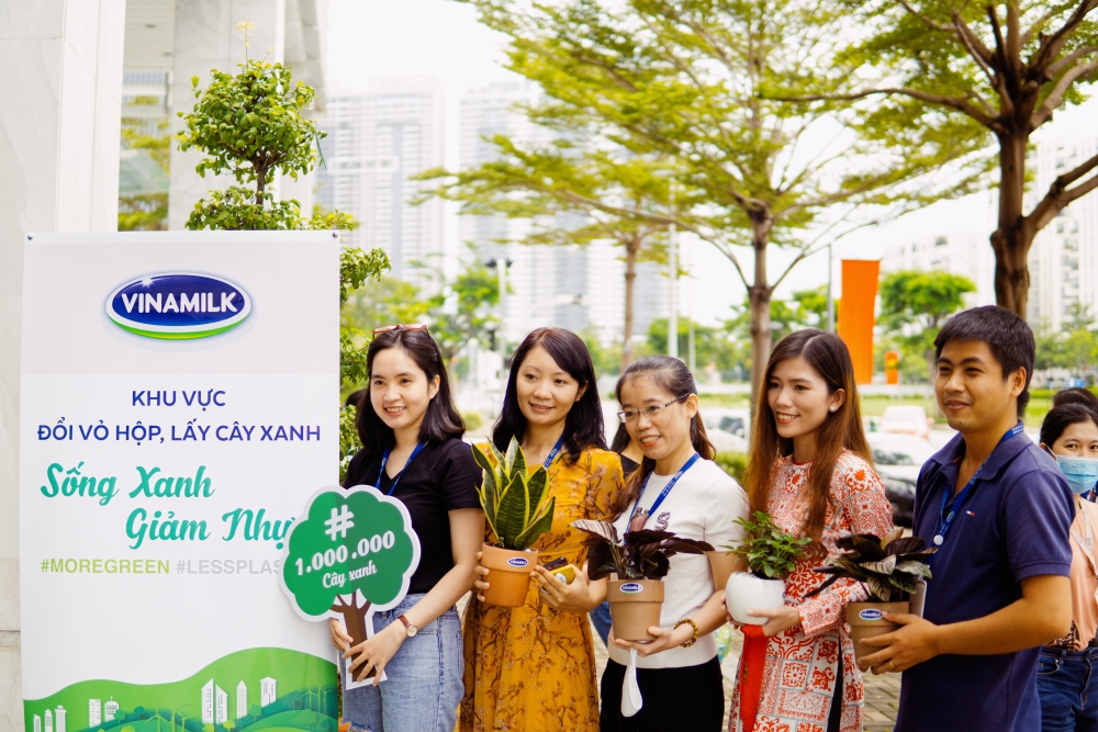 Vinamilk luôn khuyến khích nhân viên tham gia các hoạt động vì cộng đồng của Công ty như Quỹ sữa Vươn cao Việt Nam, Quỹ 1 triệu cây xanh