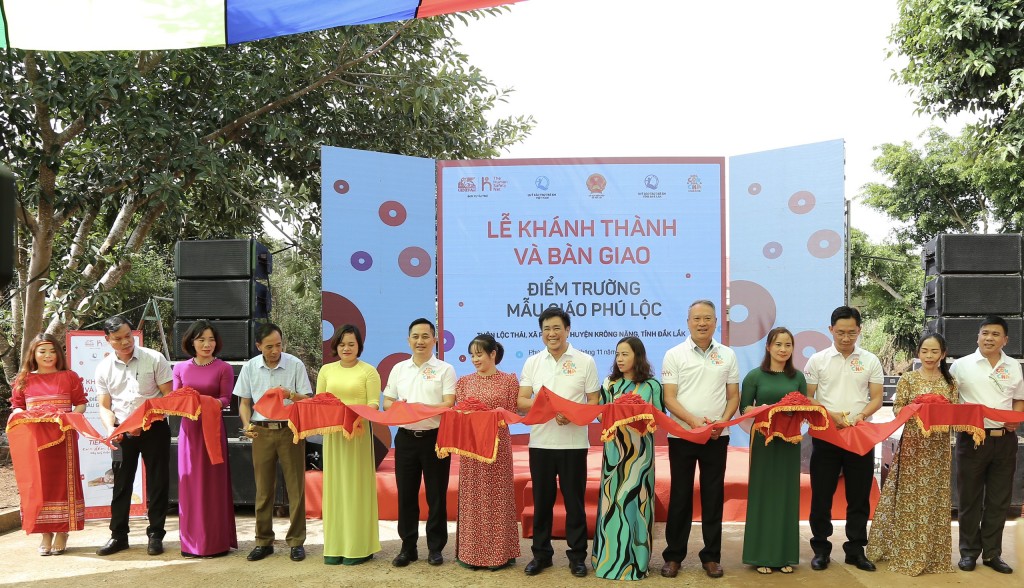 Hình 1: Generali Việt Nam và Quỹ BTTEVN khánh thành trường mẫu giáo cho các em nhỏ khó khăn huyện Krông Năng, tỉnh Đắk Lắk