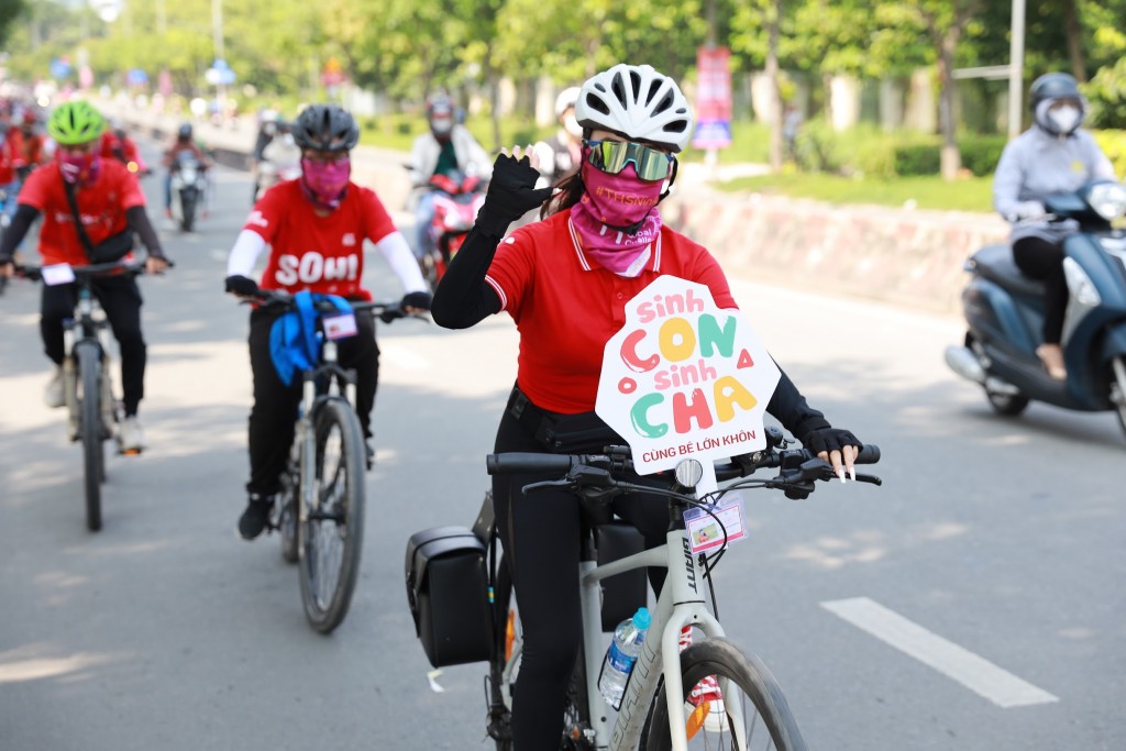 Hình 23: Generali Việt Nam tổ chức hoạt động đạp xe vì cộng đồng nhằm lan toả, kêu gọi cộng đồng chung tay quyên góp cho sáng kiến gây quỹ xây trường “Tiếp bước em đến trường”.