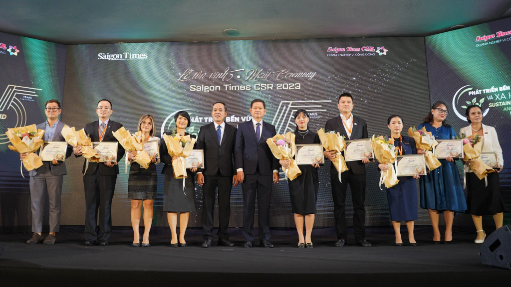 Generali Việt Nam nhiều năm liền vinh dự được trao tặng chứng nhận “Doanh nghiệp vì Cộng đồng- Saigon Times CSR” với nhiều sáng kiến cộng đồng thiết thực và bền vững