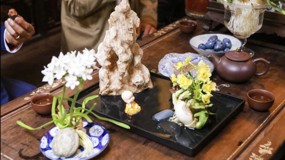 Cầu kỳ thú chơi hoa thủy tiên trong văn hóa Hà Nội xưa