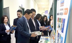 Hà Nội giới thiệu sách giáo khoa lớp 11 đến gần 14.000 giáo viên