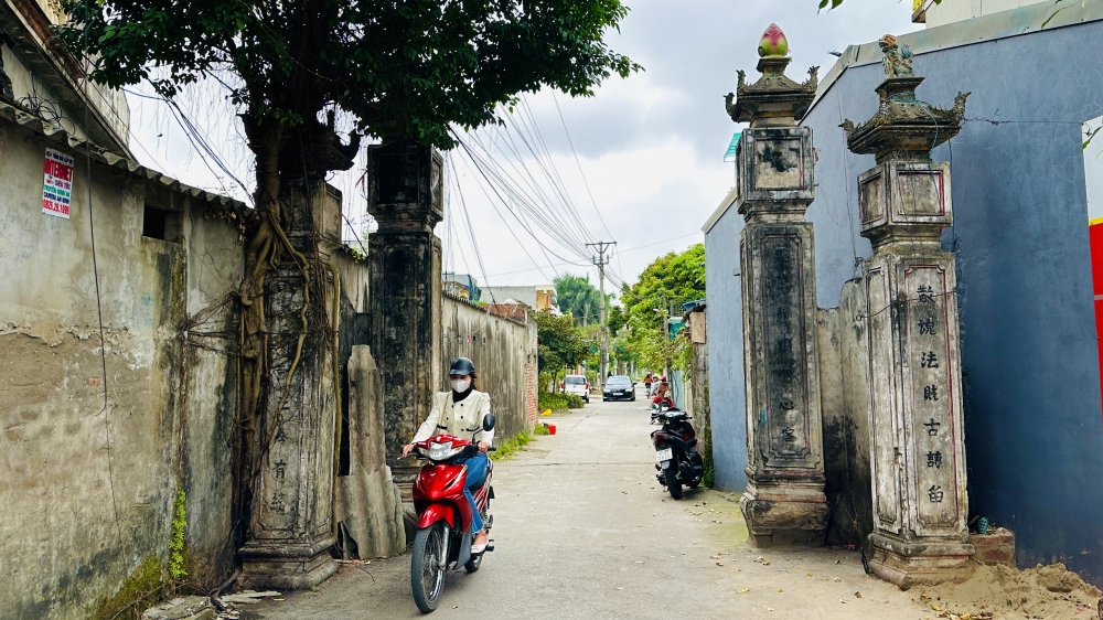 Lặng yên trước ngôi chùa cổ nghìn năm vắng bóng tăng ni