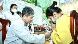 Bệnh viện Bạch Mai tổ chức khám chữa bệnh và phát thuốc miễn phí tại Sapa