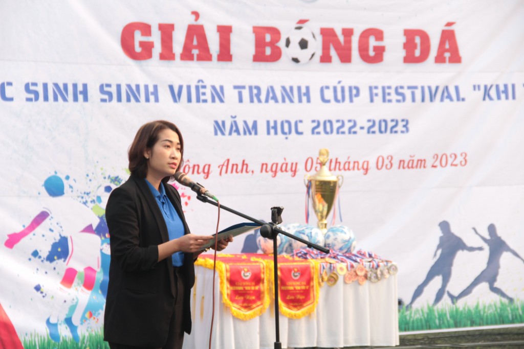 Đồng chí Nguyễn Thị Vân Anh – Phó Bí thư Huyện đoàn Đông Anh phát biểu khai mạc giải đấu Đồng chí Nguyễn Thị Vân Anh – Phó Bí thư Huyện đoàn Đông Anh phát biểu khai mạc giải đấu