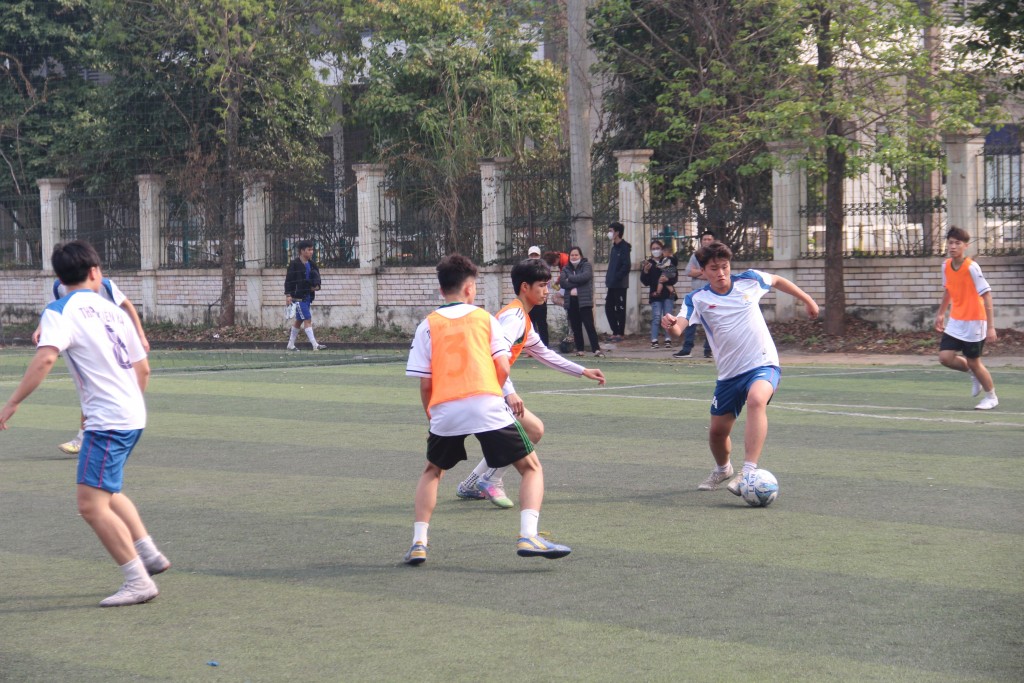 Các cầu thủ thi đấu nảy lửa đem lại những pha bóng đẹp cho giải đấu Các cầu thủ thi đấu nảy lửa đem lại những pha bóng đẹp cho giải đấu