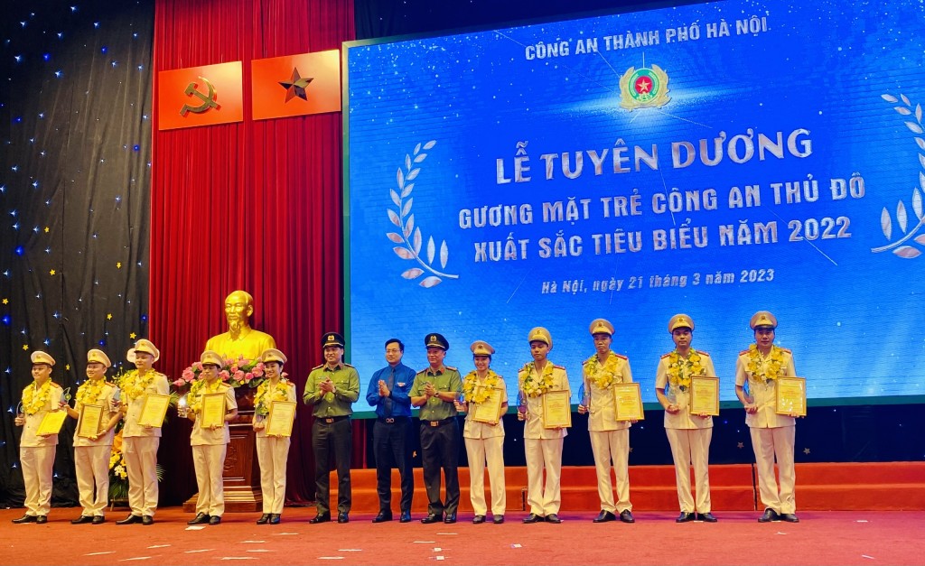 Công an Thủ đô tuyên dương 12 gương mặt trẻ xuất sắc tiêu biểu