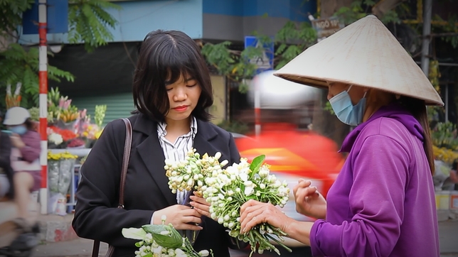 Hoa bưởi dịu dàng xuống phố Thủ đô