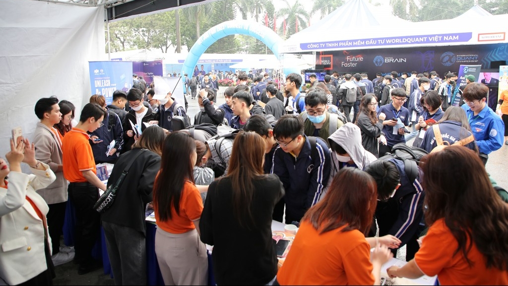 Hàng ngàn cơ hội việc làm dành cho sinh viên tại UET Job Fair 2023