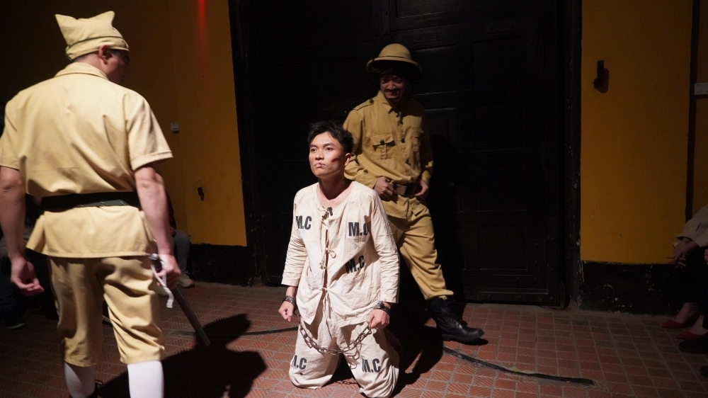 Giới trẻ xúc động trước "Đêm Thiêng liêng" ở Di tích Nhà tù Hỏa Lò