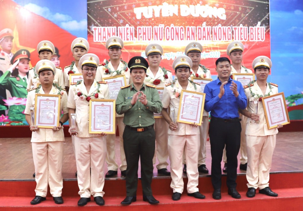 Công an tỉnh Đắk Nông tuyên dương 10 gương thanh niên Công an Đắk Nông tiêu biểu năm 2022