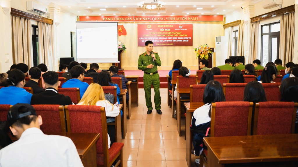 300 thanh niên tham gia tập huấn tuyên truyền, hướng dẫn kích hoạt, sử dụng ứng dụng VneID