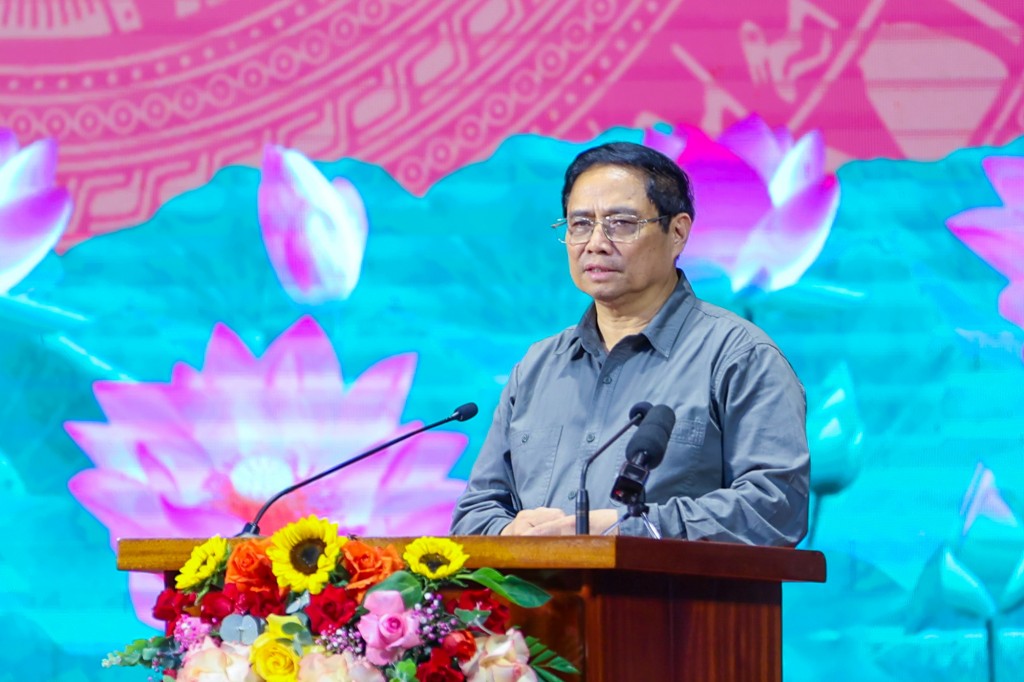 Thủ tướng Phạm Minh Chính nhấn mạnh tinh thần “lắng nghe trẻ em bằng trái tim và bảo vệ trẻ em bằng hành động” với sự chân thành, hành động cụ thể - Ảnh: VGP/Nhật Bắc