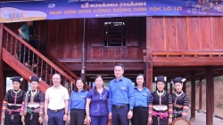 Khánh thành Nhà văn hóa tặng đồng bào Lô Lô