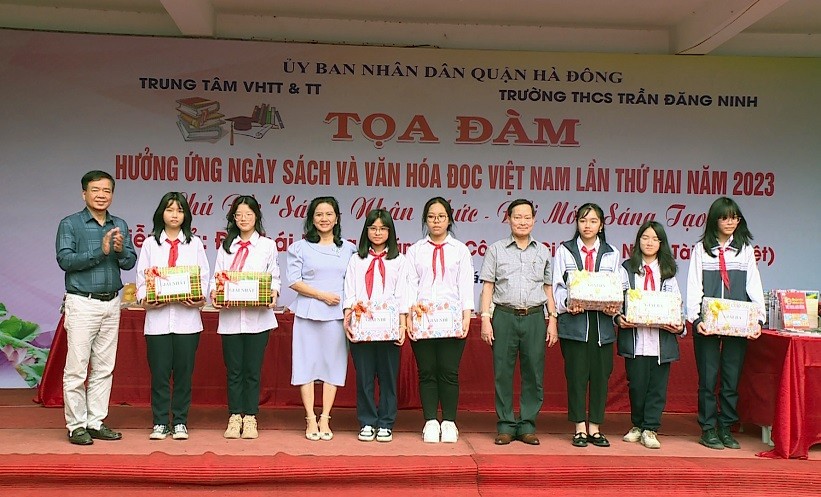 Gần 900 học sinh Hà Đông tham gia tọa đàm hưởng ứng Ngày Sách và Văn hóa đọc