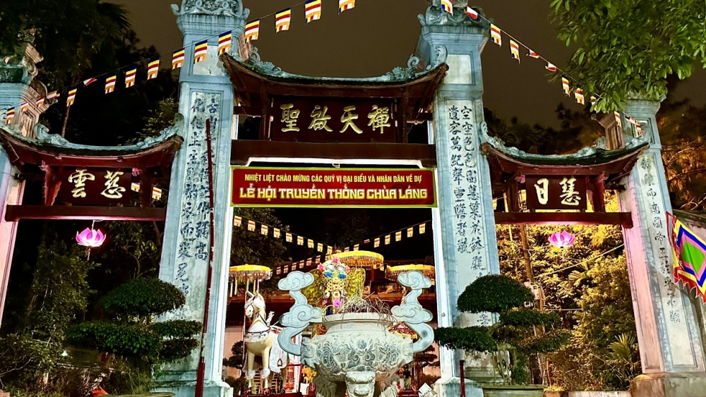 Tưng bừng khai hội chùa Láng 2023