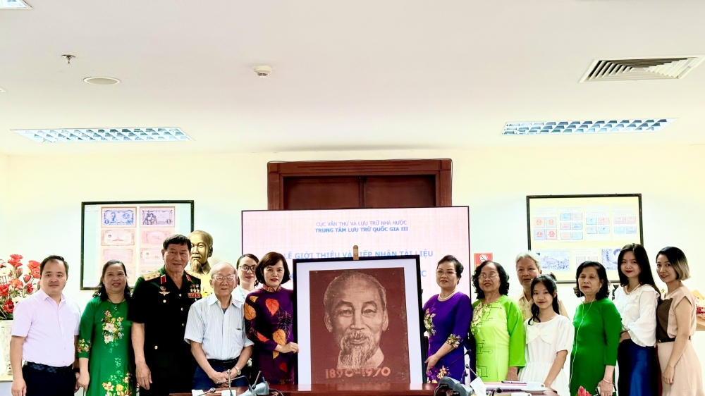 Tiếp nhận nhiều kỷ vật, tài liệu về Chủ tịch Hồ Chí Minh của cố họa sĩ Bùi Trang Chước