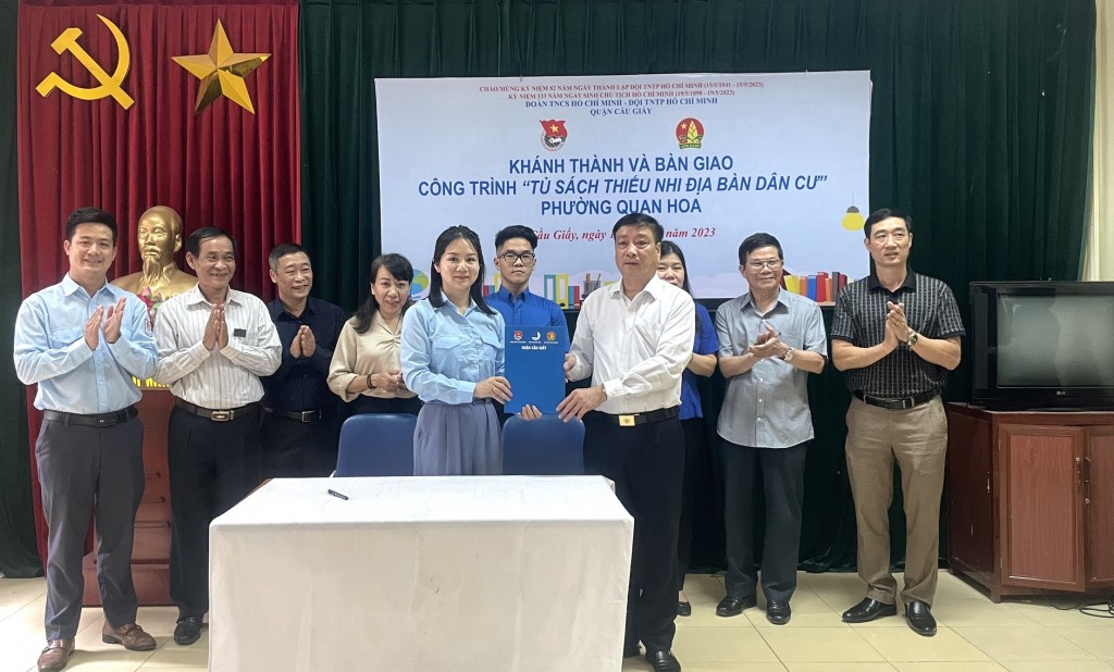 Cho em nhiều tri thức mới từ tủ sách thiếu nhi