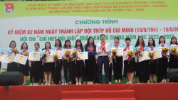 Hàng ngàn đội viên, nhi đồng quận Hai Bà Trưng nêu gương sáng giúp đỡ bạn nghèo