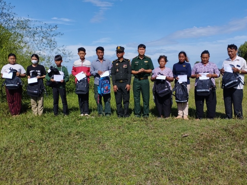 Những người “bố nuôi” vùng biên ải