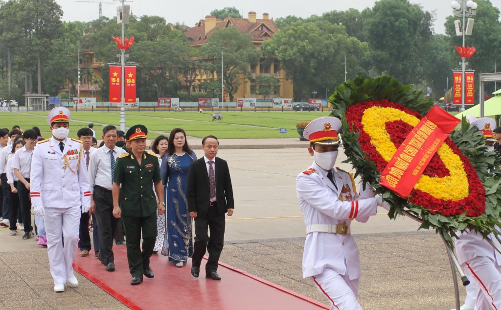 200 học sinh giỏi tiêu biểu Thủ đô báo công dâng Bác