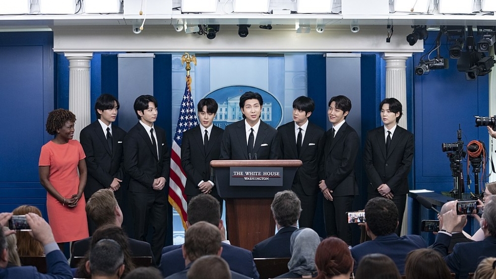 Nhóm nhạc K-Pop BTS chuẩn bị phát hành sách riêng về nhóm vào tháng 7