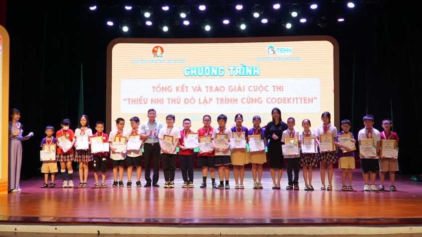 Thiếu nhi Thủ đô tự tin thể hiện kỹ năng lập trình và ứng dụng công nghệ