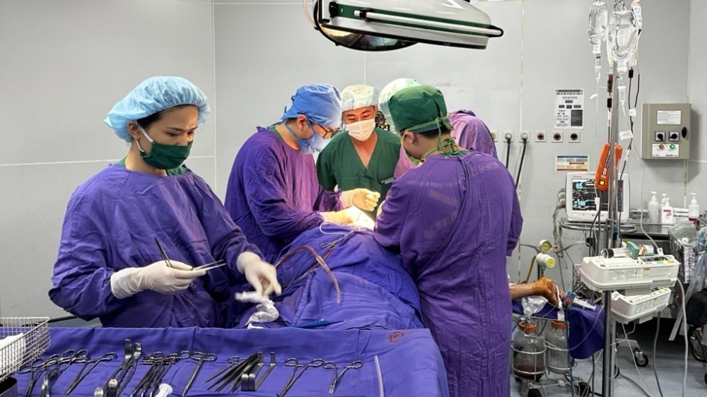 Cứu sống bệnh nhân bằng phương pháp phẫu thuật ghép mạch tự thân