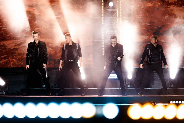 Boyband Westlife 'rủ rê' đàn anh 911 làm khách mời The Hits Tour tại Hà Nội