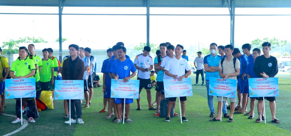 Tưng bừng khai mạc Giải Bóng đá nam thanh niên công nhân tỉnh Bình Dương