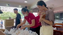 Quán cơm 2.000 đồng đong đầy yêu thương