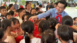 Tuổi trẻ Thủ đô mang yêu thương tới thiếu nhi có hoàn cảnh khó khăn tỉnh Sơn La