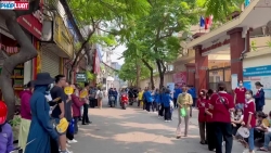 Những "chiến sỹ áo xanh" tình nguyện tiếp sức mùa thi