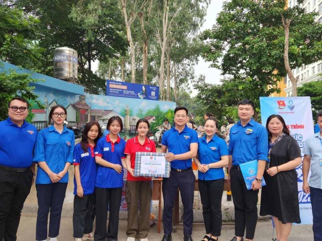 “Tiếp sức mùa thi” giảm căng thẳng cho thí sinh thi vào lớp 10