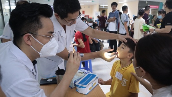 Bệnh viện E tổ chức phẫu thuật miễn phí cho trẻ mắc dị tật khe hở môi, vòm miệng