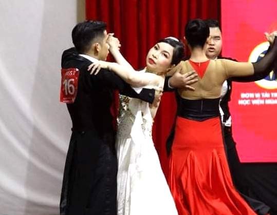 Chị Dương Thanh Hiền trong cuộc thi khiêu vũ