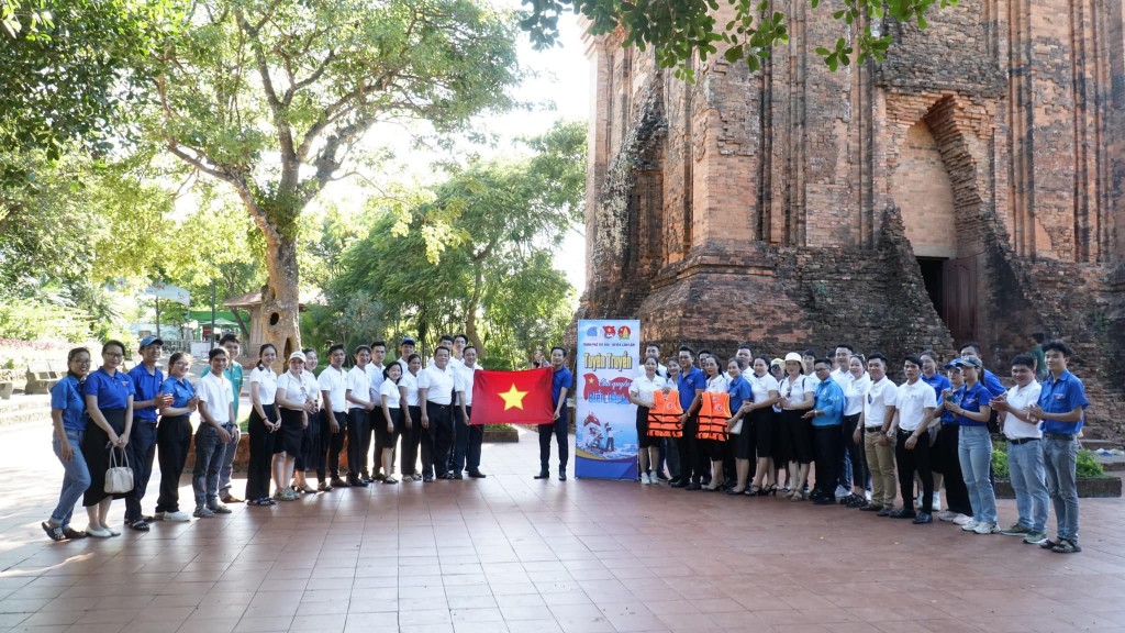 Hành trình về "địa chỉ đỏ" kỷ niệm Ngày Thương binh - Liệt sĩ