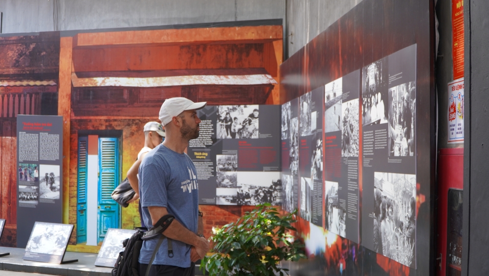 Khách Tây thích thú với 