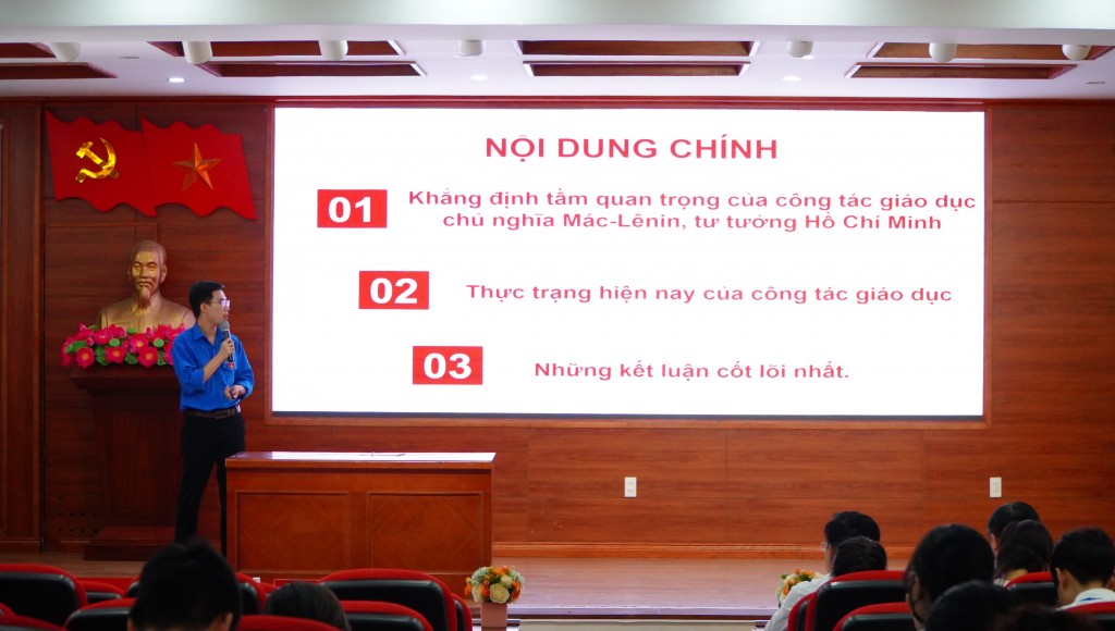 Quán quân cuộc thi “Ánh sáng soi đường”