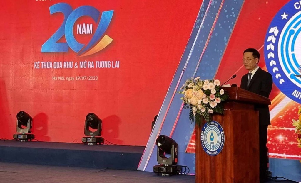 Bộ trưởng Bộ TT&amp;amp;TT Nguyễn Mạnh Hùng phát biểu tại buổi lễ.