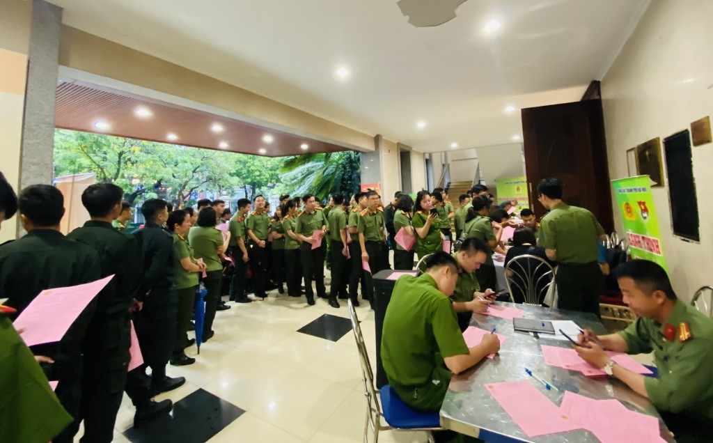 Đông đảo cán bộ chiến sĩ CATP đăng ký hiến máu