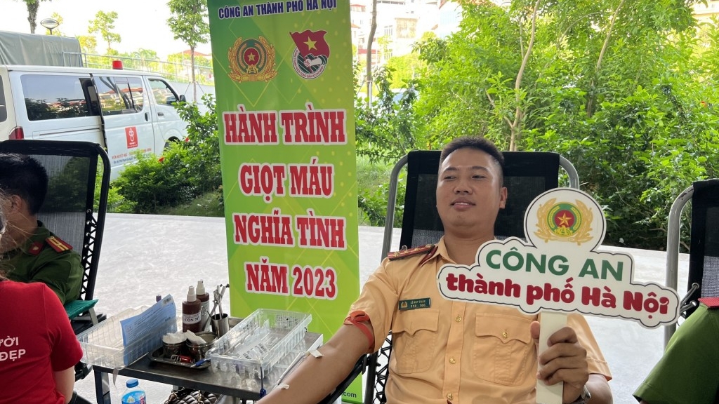 Những giọt máu nghĩa tình của chiến sỹ trẻ Đông Anh