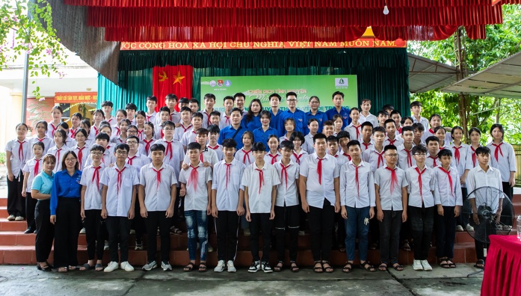 Chương trình tập huấn nâng cao nhận thức “Hãy nói không với rác thải nhựa” đã được Đại học Quốc gia Hà Nội tổ chức tại điểm trường thuộc tỉnh Tuyên Quang.