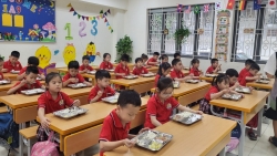 Chuẩn hóa thực đơn để trò hứng thú với bữa ăn bán trú