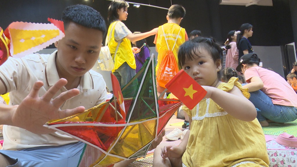 Kết hợp công nghệ với truyền thống: Tết Trung thu càng thêm ý nghĩa