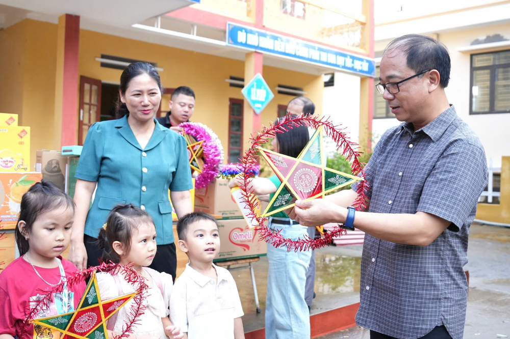 Thầy và trò Yên Bái nỗ lực khắc phục hậu quả thiên tai