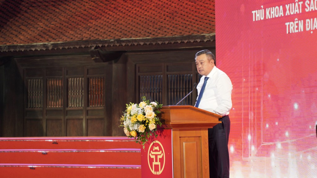 Ấn tượng Lễ tuyên dương Thủ khoa xuất sắc của Thủ đô Hà Nội năm 2023