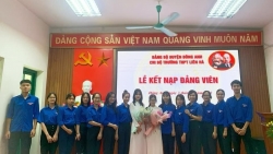 Những cái “nhất” của 2 nữ sinh đầu tiên thuộc huyện Đông Anh được kết nạp Đảng